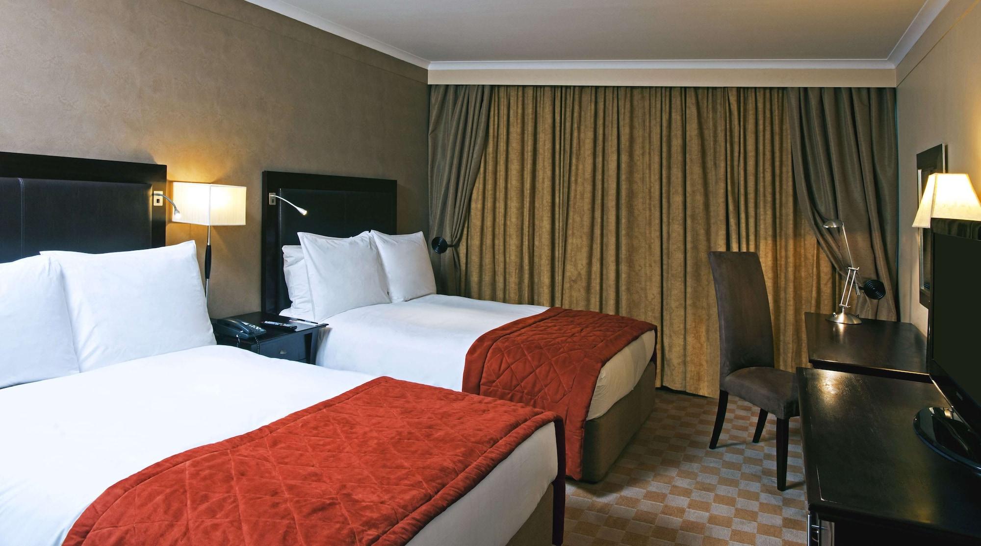 Southern Sun Or Tambo International Airport Kempton Park Exterior photo A room at the hotel