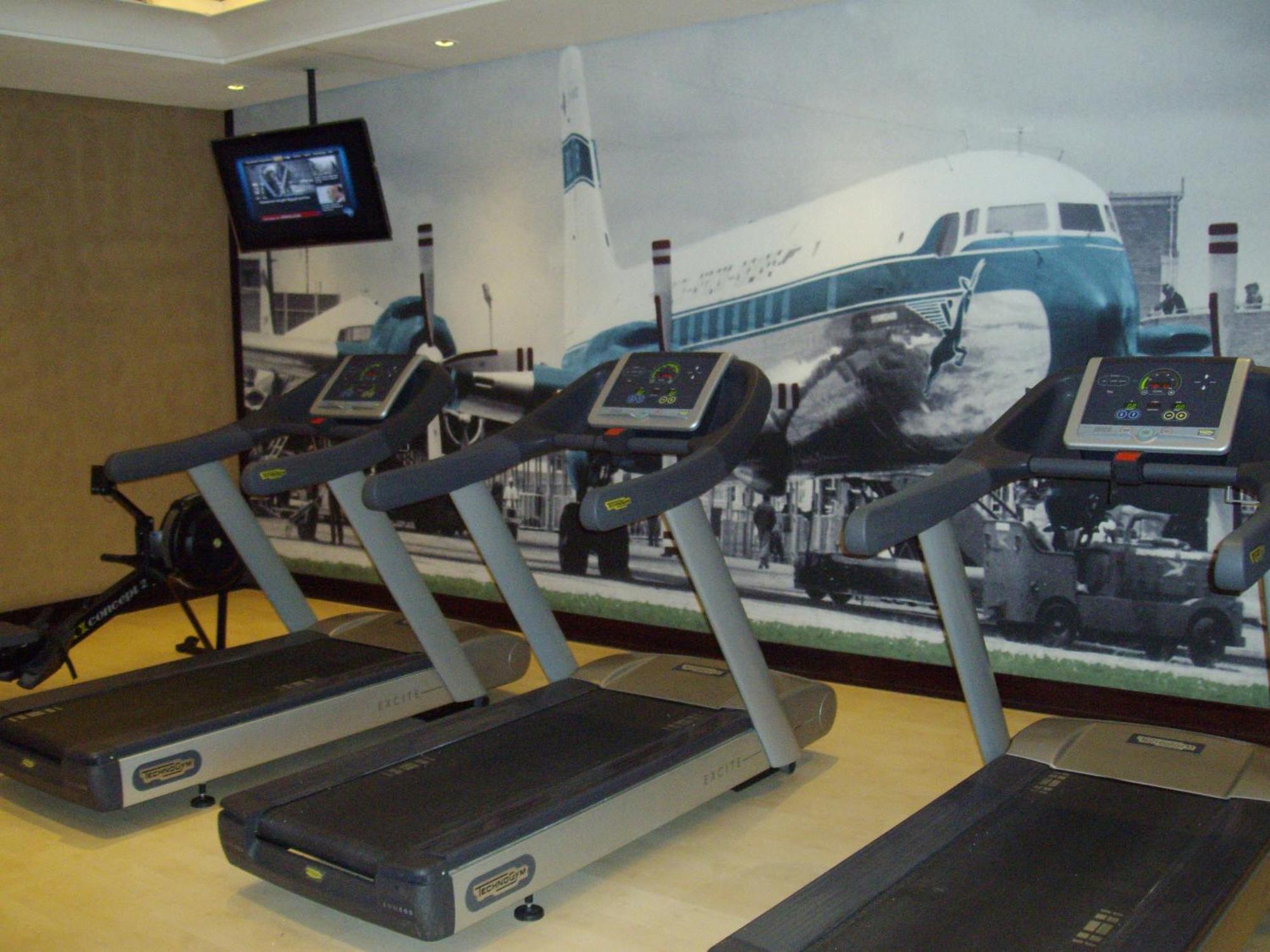 Southern Sun Or Tambo International Airport Kempton Park Exterior photo Treadmills in a gym