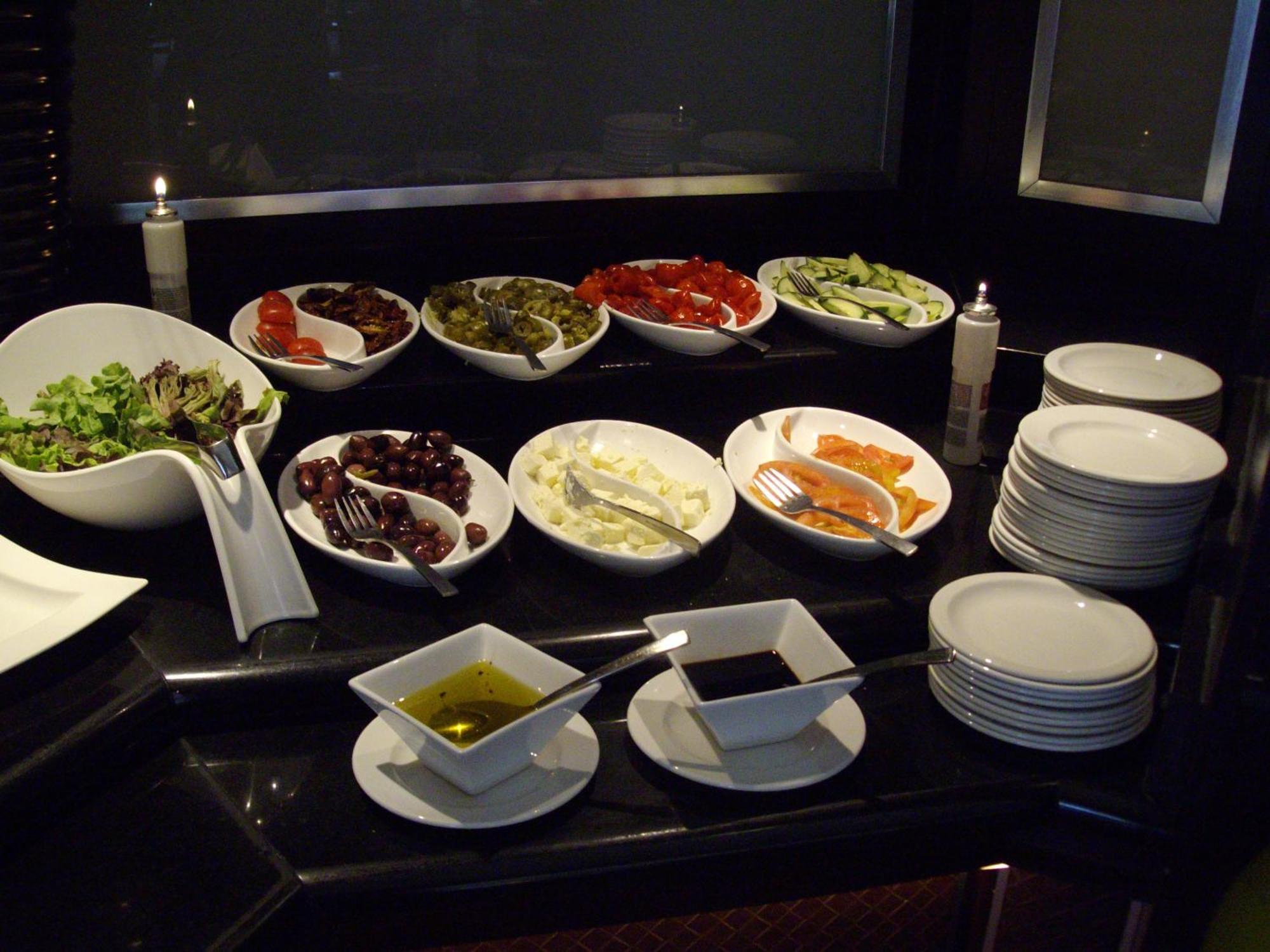 Southern Sun Or Tambo International Airport Kempton Park Exterior photo A buffet at a hotel