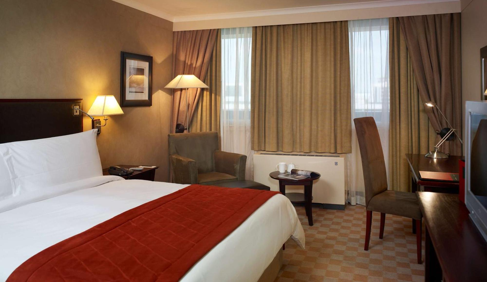 Southern Sun Or Tambo International Airport Kempton Park Exterior photo A room at the hotel