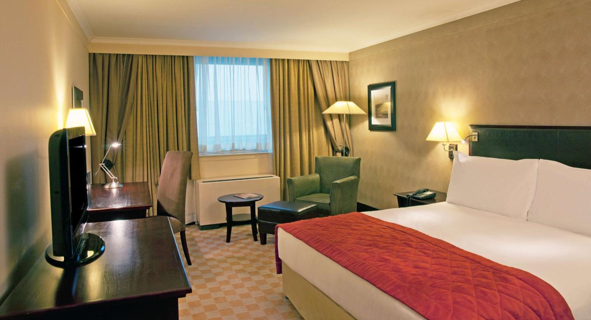 Southern Sun Or Tambo International Airport Kempton Park Exterior photo A room at the hotel