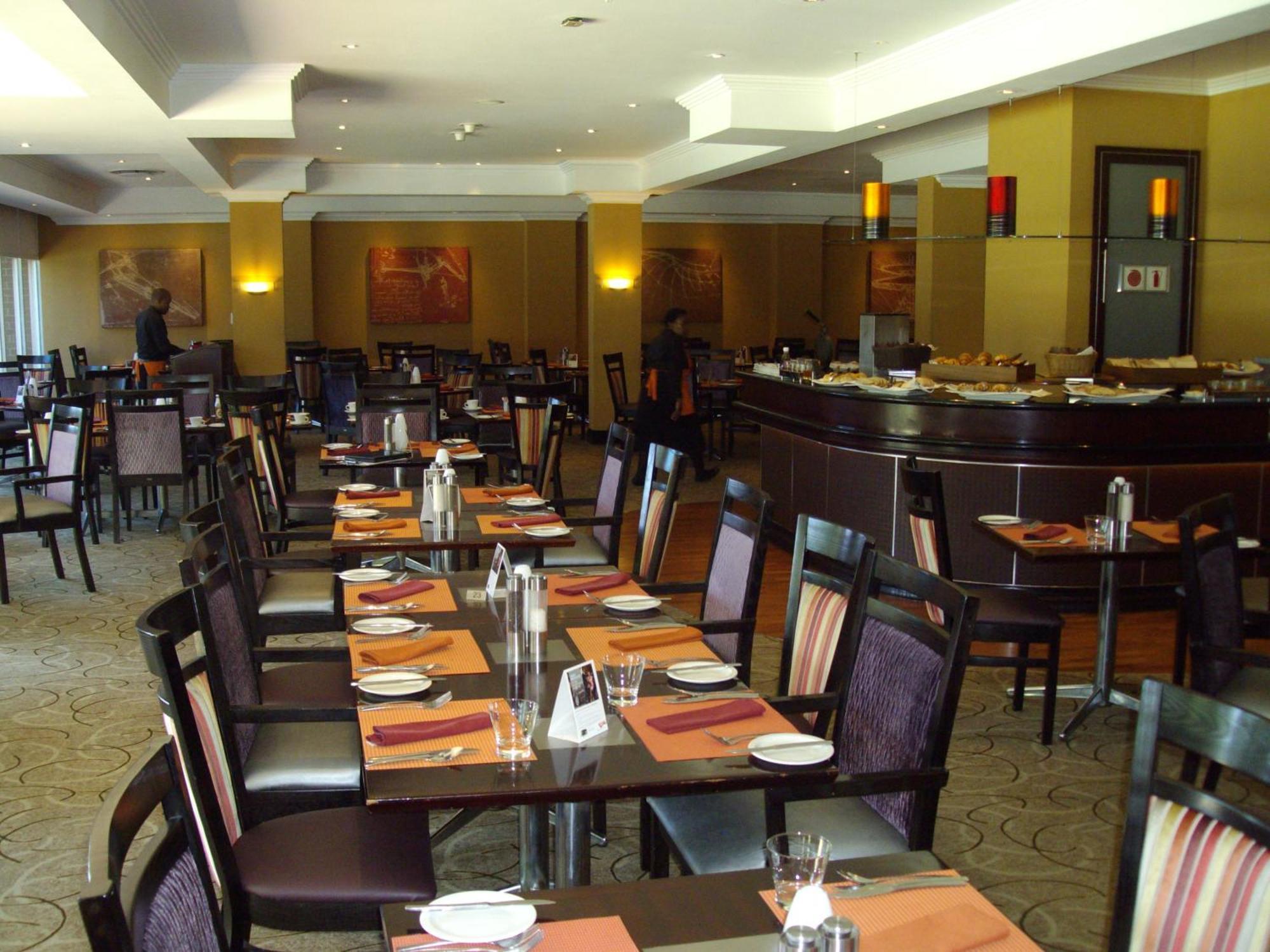 Southern Sun Or Tambo International Airport Kempton Park Exterior photo A restaurant in Johannesburg, South Africa.