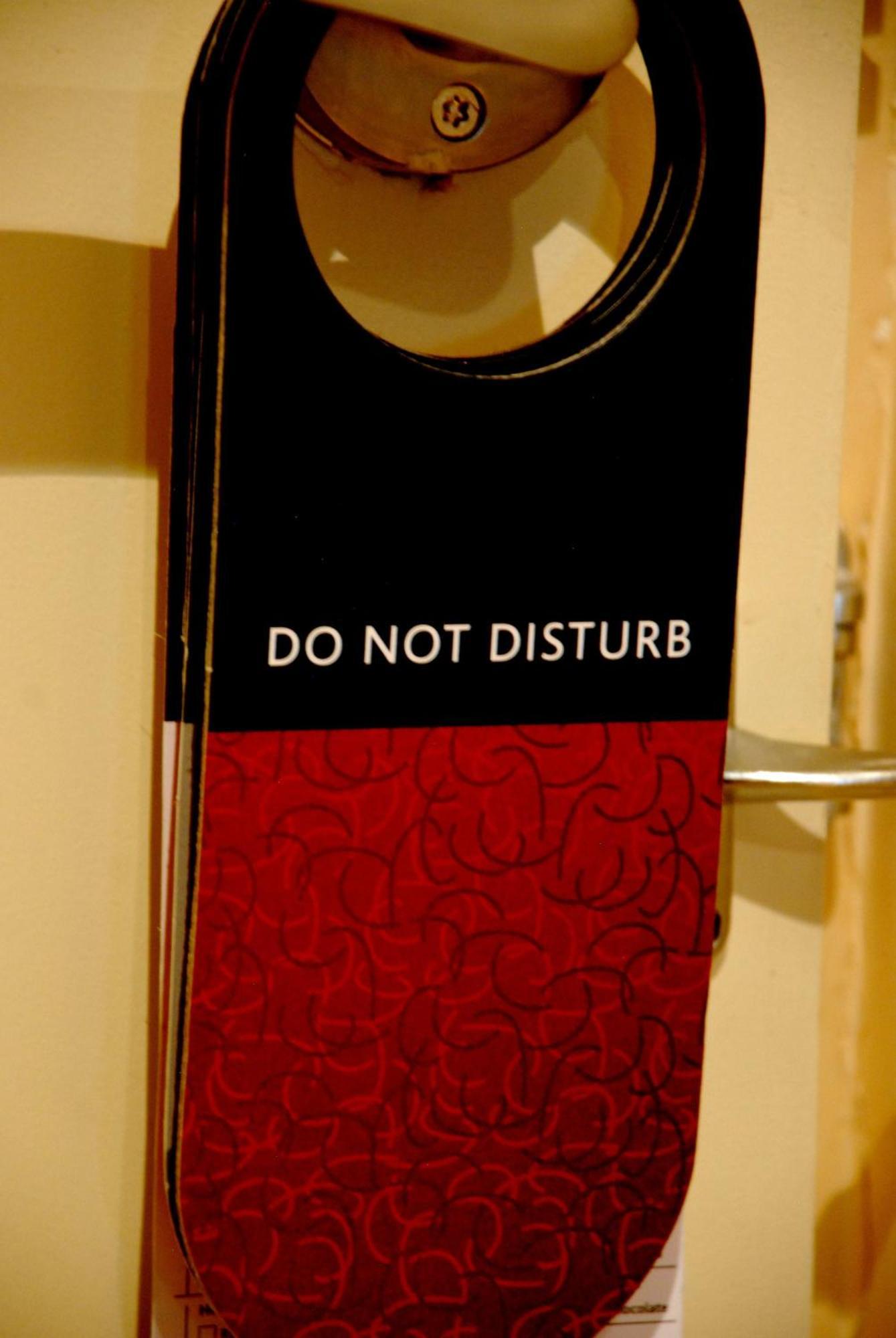 Southern Sun Or Tambo International Airport Kempton Park Exterior photo Do not disturb sign