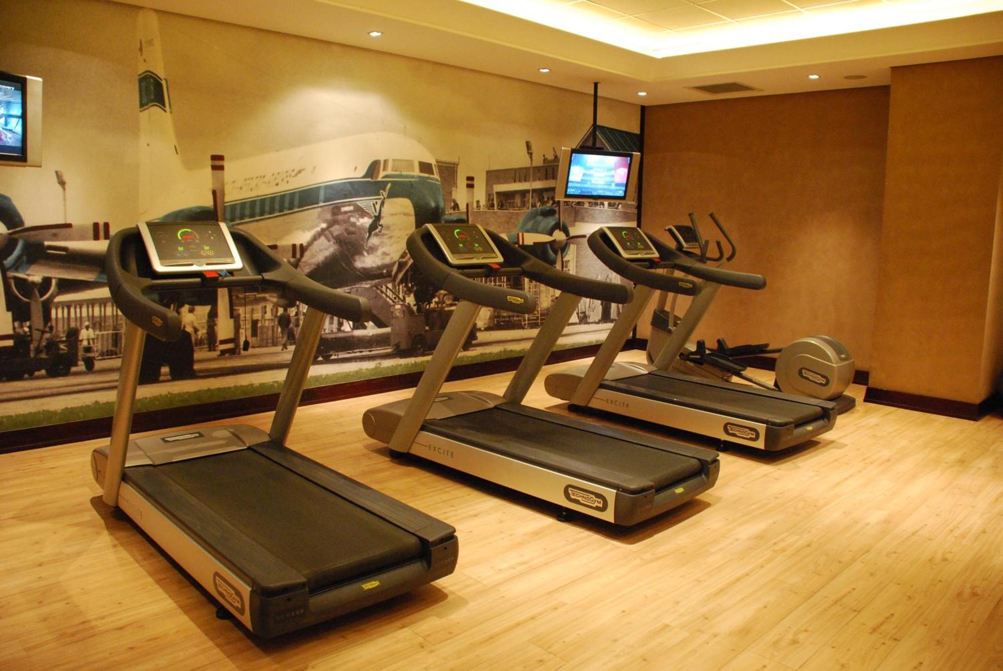 Southern Sun Or Tambo International Airport Kempton Park Exterior photo Treadmills in a gym