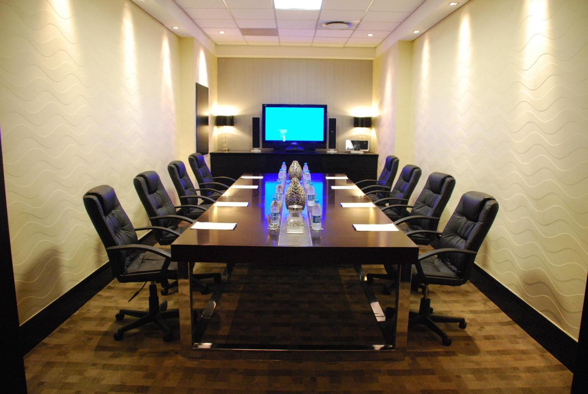 Southern Sun Or Tambo International Airport Kempton Park Exterior photo Meeting room