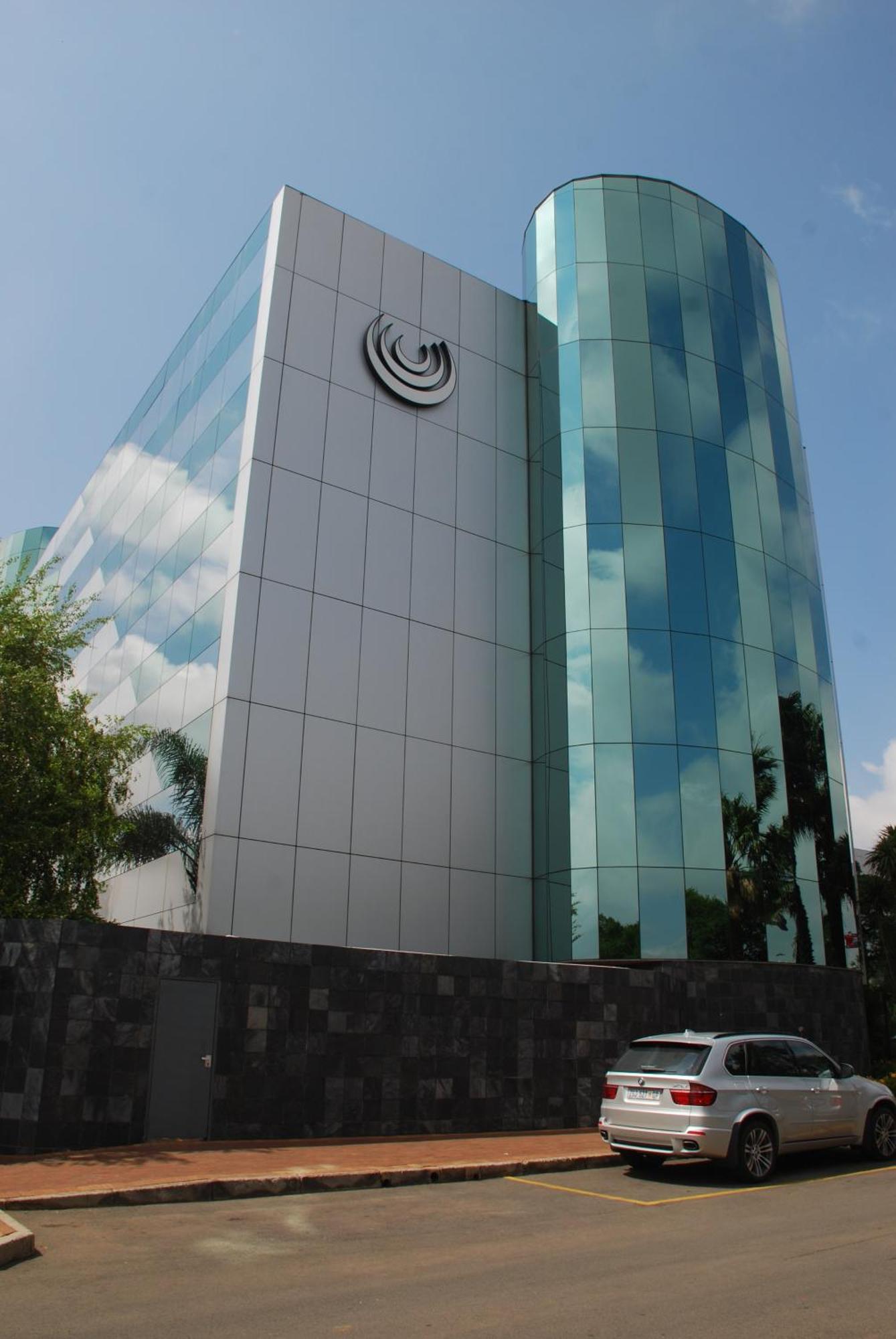 Southern Sun Or Tambo International Airport Kempton Park Exterior photo The building of the National Bank of Zimbabwe