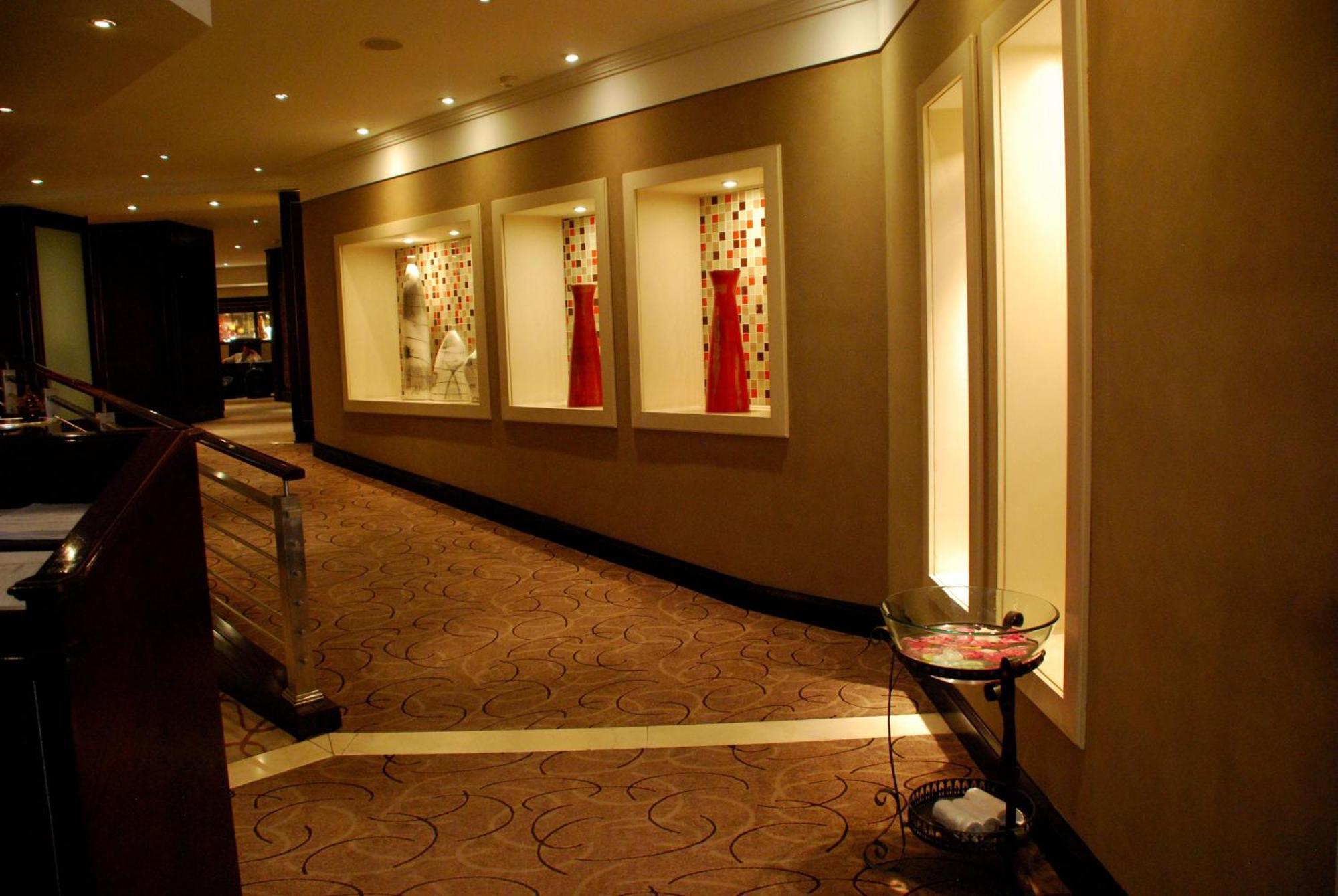 Southern Sun Or Tambo International Airport Kempton Park Exterior photo The interior of the hotel