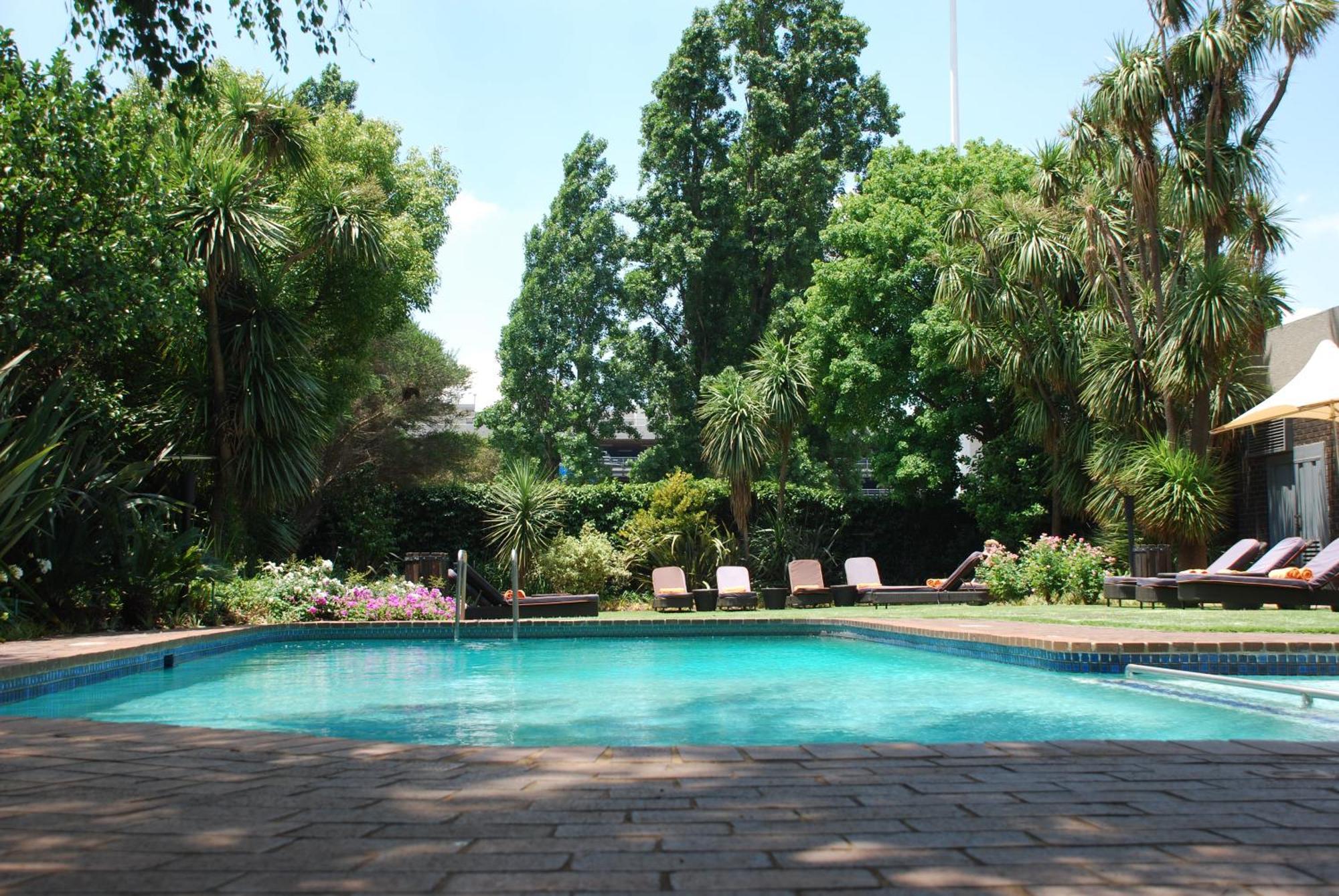 Southern Sun Or Tambo International Airport Kempton Park Exterior photo The swimming pool at the hotel