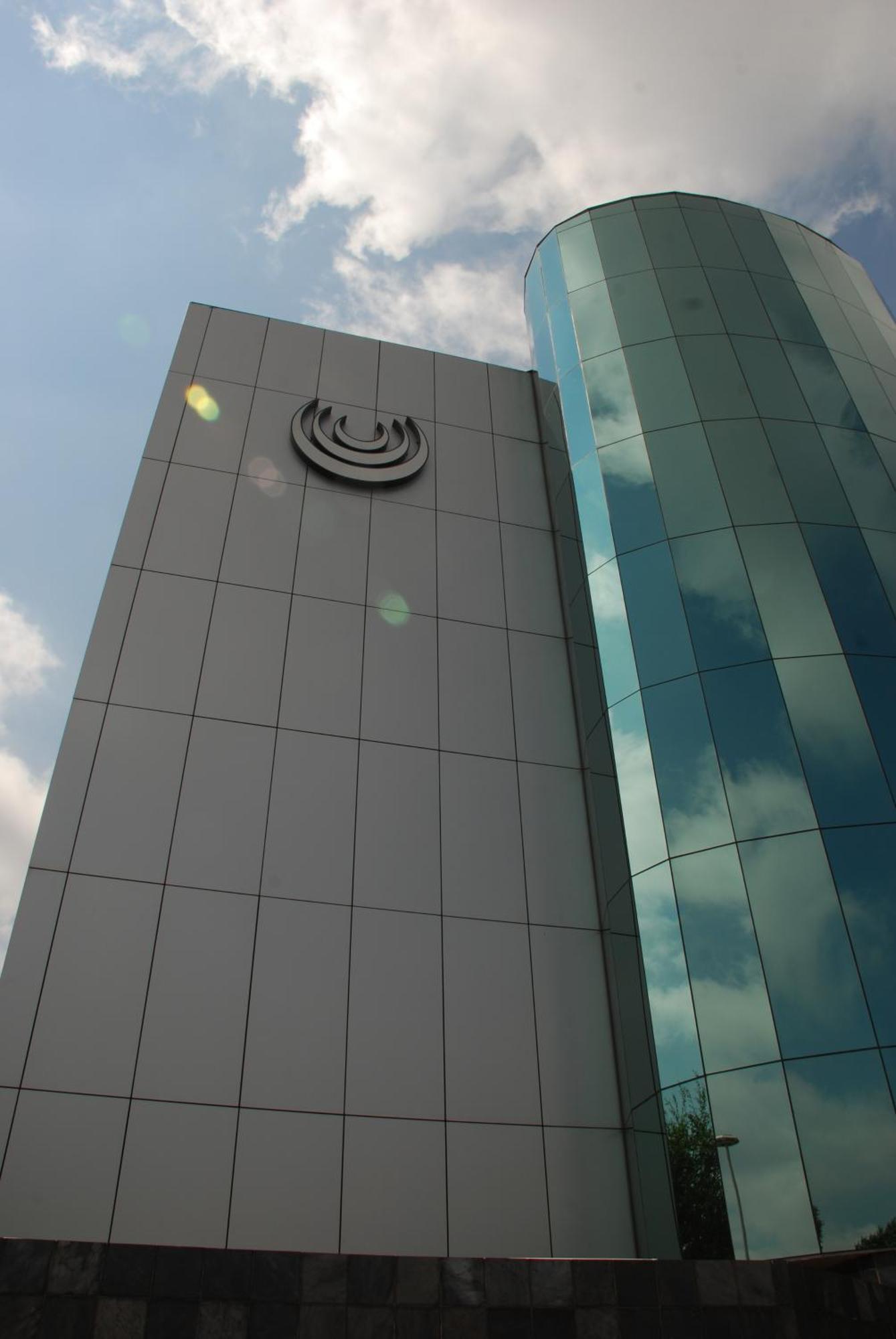 Southern Sun Or Tambo International Airport Kempton Park Exterior photo The building of the university