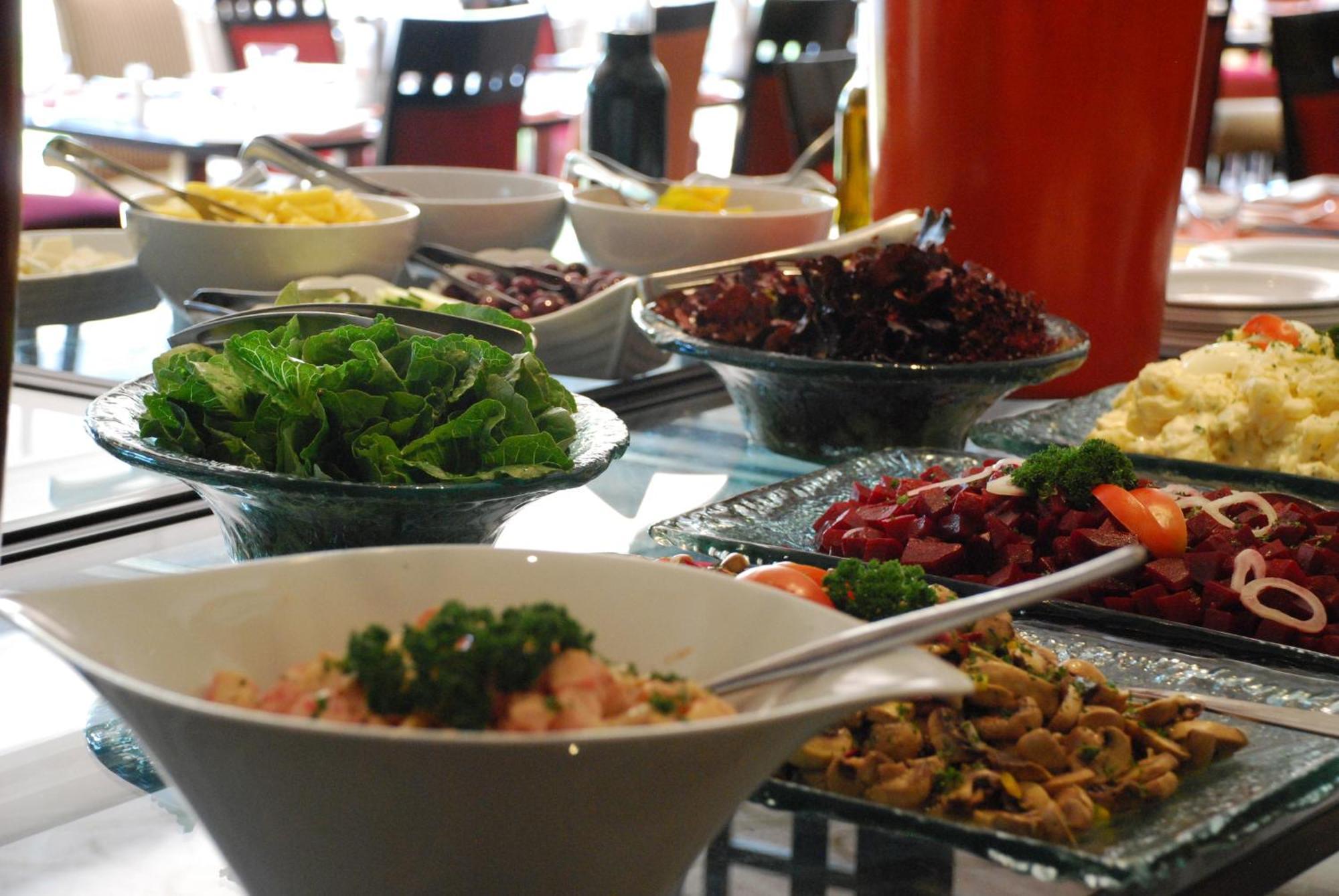 Southern Sun Or Tambo International Airport Kempton Park Exterior photo A buffet at a hotel
