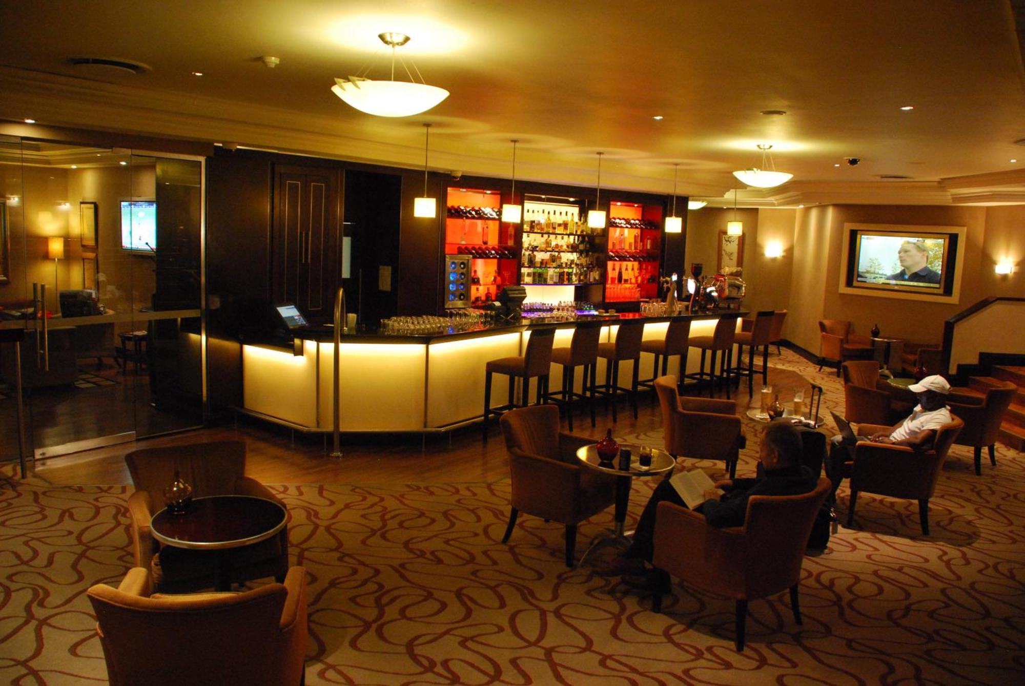 Southern Sun Or Tambo International Airport Kempton Park Exterior photo The bar at the hotel
