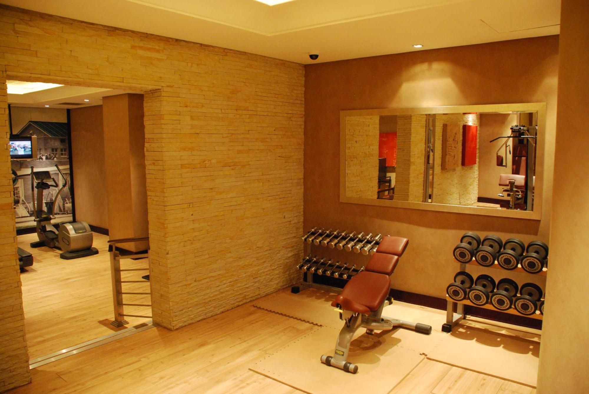Southern Sun Or Tambo International Airport Kempton Park Exterior photo A gym in a hotel