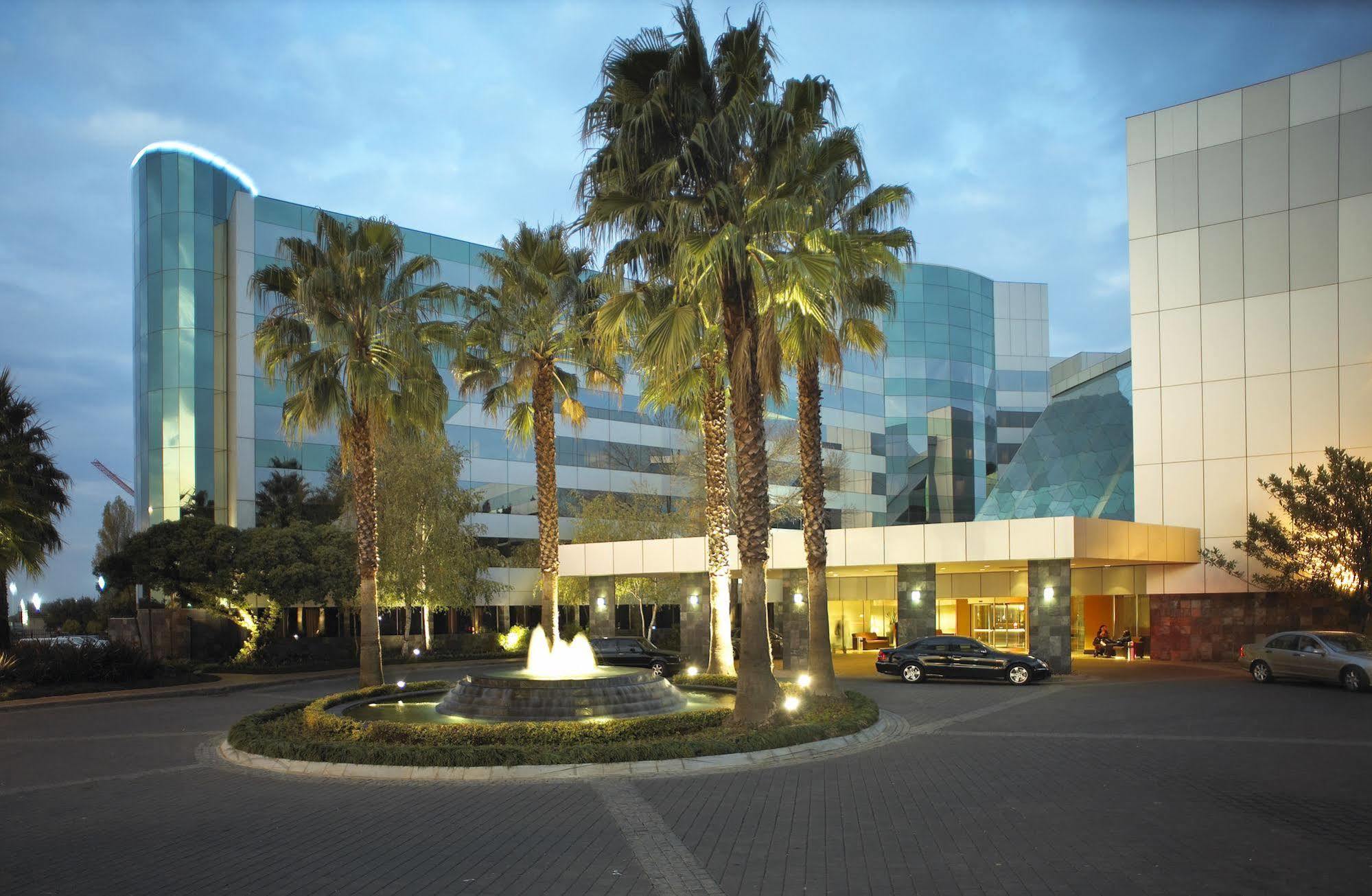 Southern Sun Or Tambo International Airport Kempton Park Exterior photo The hotel in 2011